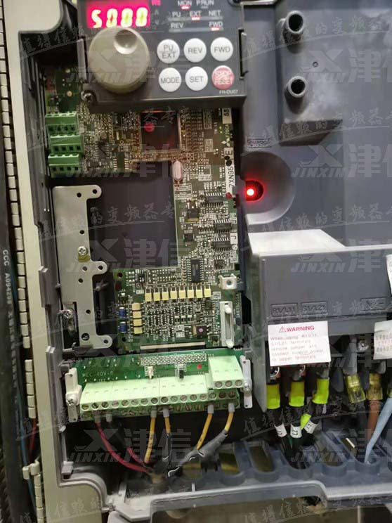 三菱變頻器FR-F740面板顯示ERR故障維修