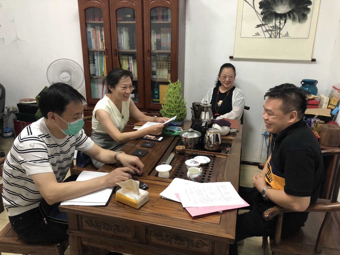 落實人才政策 助推企業(yè)發(fā)展 ——硚口區(qū)科技局考察民建會員企業(yè)側(cè)記(圖1) 落實人才政策 助推企業(yè)發(fā)展 ——硚口區(qū)科技局考察民建會員企業(yè)側(cè)記(圖1)