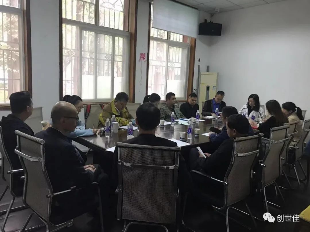 硚口區(qū)副區(qū)長張智及中國民建硚口區(qū)委會等領(lǐng)導(dǎo)前來世佳偉業(yè)公司指導(dǎo)工作(圖2)